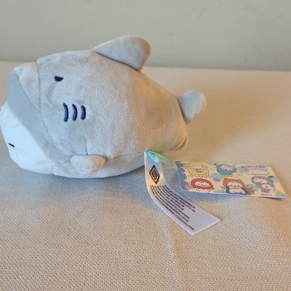 San-X Mamegoma Seal in Shark Pjs mini plush 2023 NWTs - Round 1 Prize - Picture 4 of 10